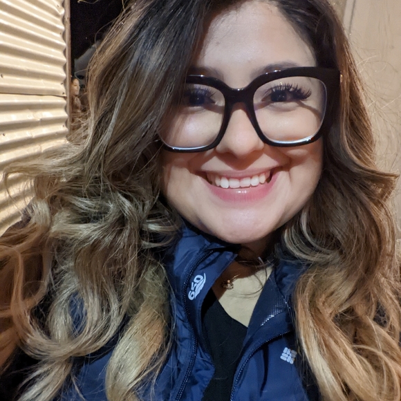 Meet your Posher, Lezly - Picture 1 of 1